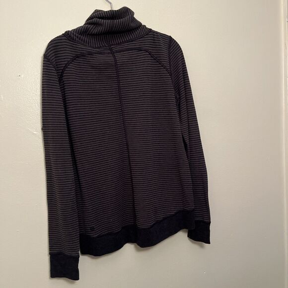 LULULEMON In A Cinch Cowlneck Reversible Pullover Sweatshirt, Gray/Black- Size 8 - Picture 6 of 9